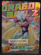 Charger l'image dans la galerie, Carte Dragon Ball Z + Polaroid First Edition V2 Part 1 n° UR-018 (2024) Kabao gassyu dbz cardamehdz point com