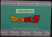 Charger l'image dans la galerie, Carte Dragon Ball Z + Polaroid First Edition V2 Part 2 n° R-019 (2024) Kabao z team dbz cardamehdz point com mehdz atout