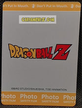 Charger l'image dans la galerie, Carte Dragon Ball Z + Polaroid First Edition V2 Part 2 n° SCR-001 (2024) Kabao songoku dbz prisme foil holo secrete cardamehdz point com mehdz atout